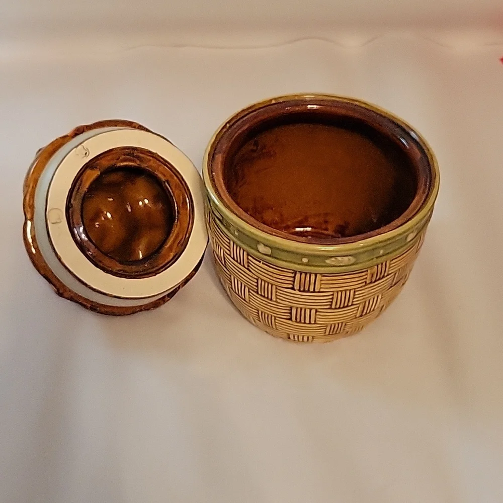 Vintage Basket of Apples Canister